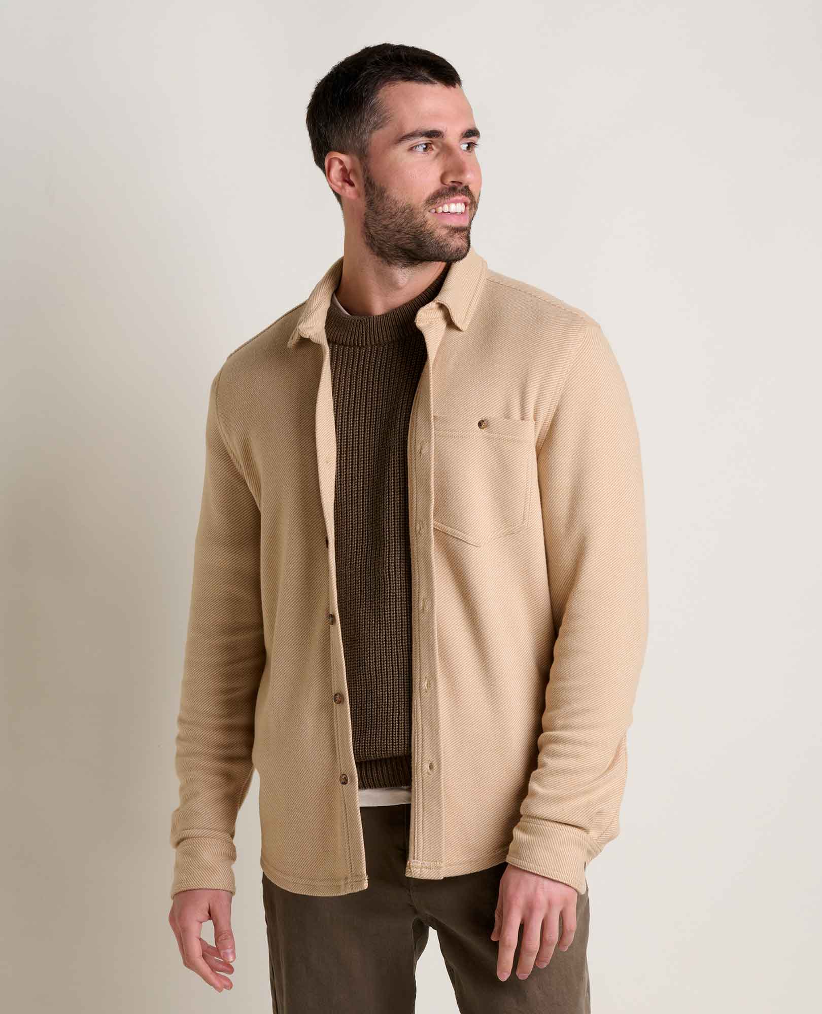 msg:Alessandro is 5'10 ½" and is wearing a size medium.