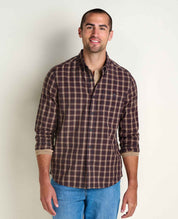 msg:Dale is 6'2" and is wearing a size medium.