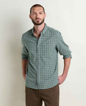 msg:Brandon is 6'1" and is wearing a size medium.