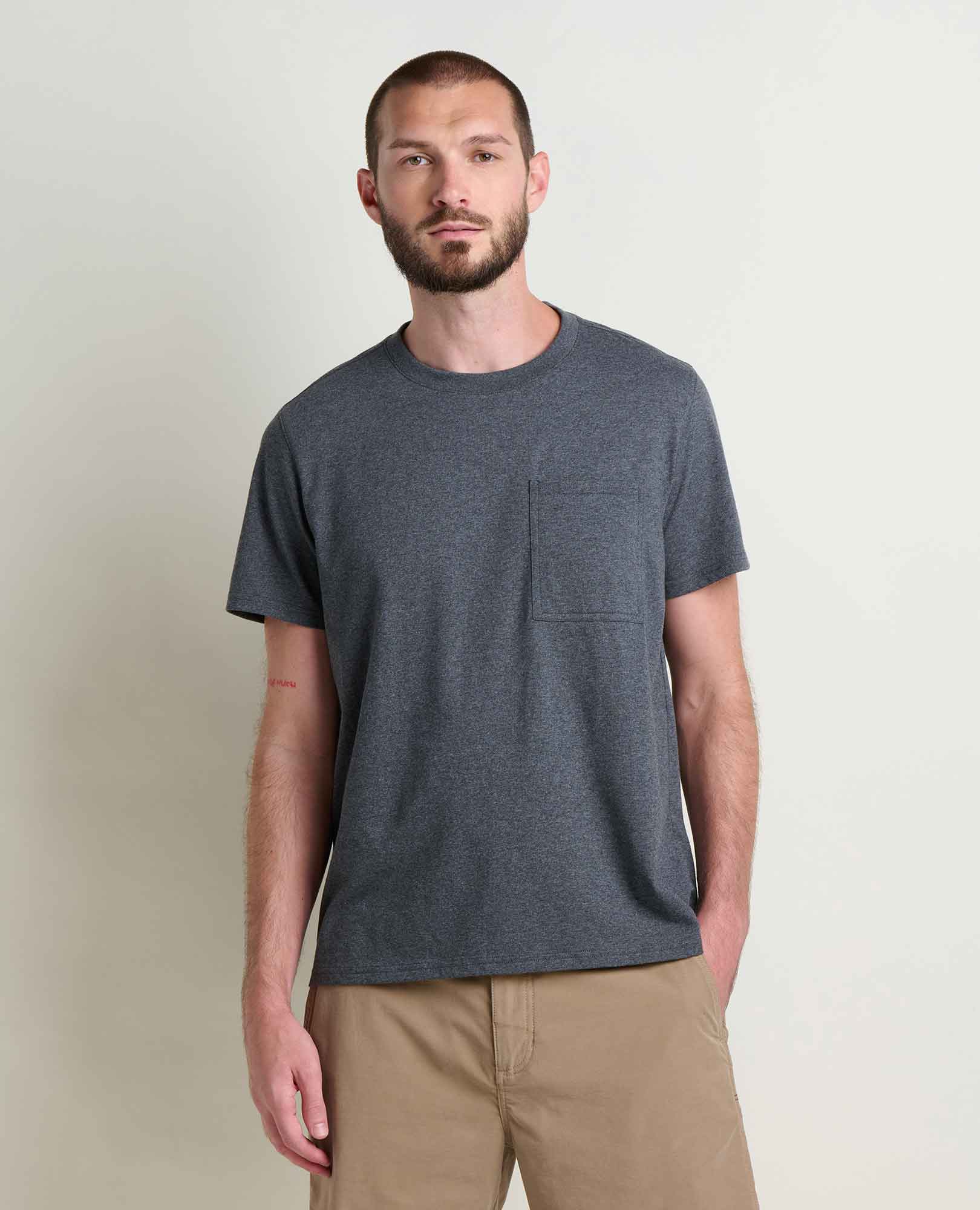 msg:Brandon is 6'1" and is wearing a size medium.