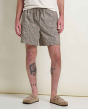 msg:Brandon is 6'1" and is wearing a size medium.