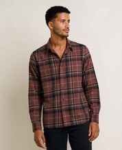 msg:Adom is 6'2" and is wearing a size medium.