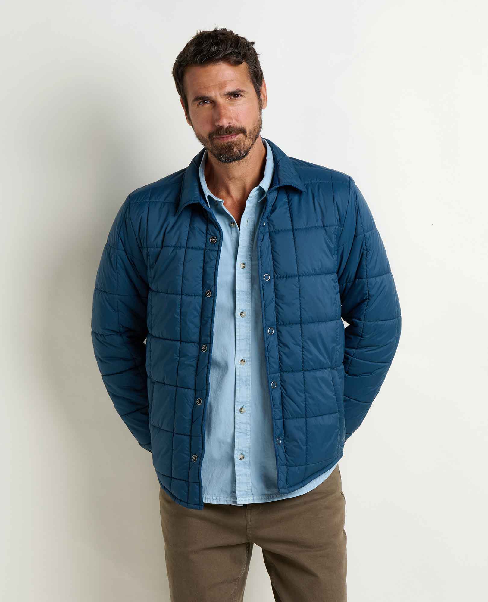 msg:Anderson is 6'2" and is wearing a size medium.