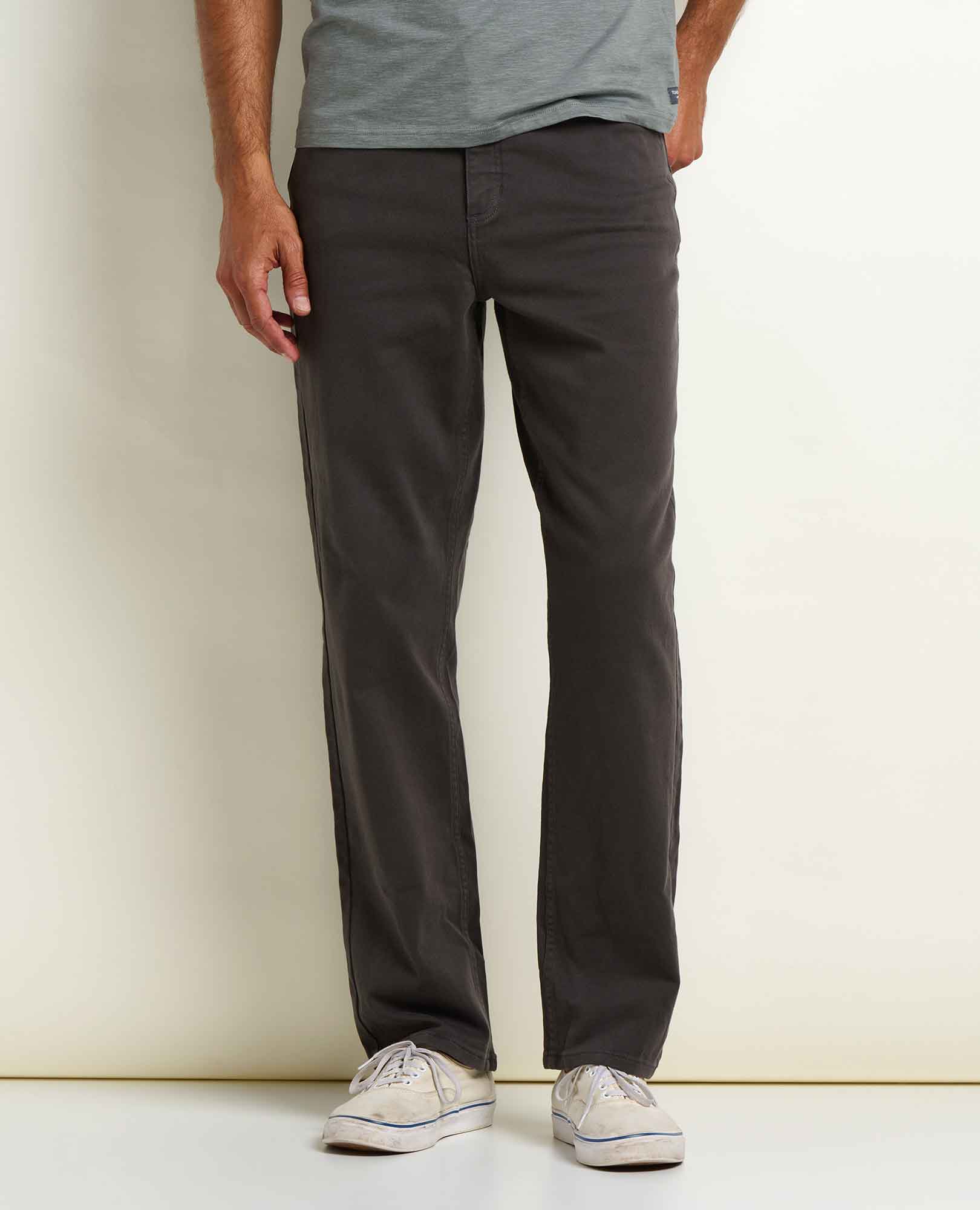 msg:Beau is 6'0" and is wearing a size 32.