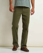 msg:Anderson is 6'2" and is wearing a size 32.