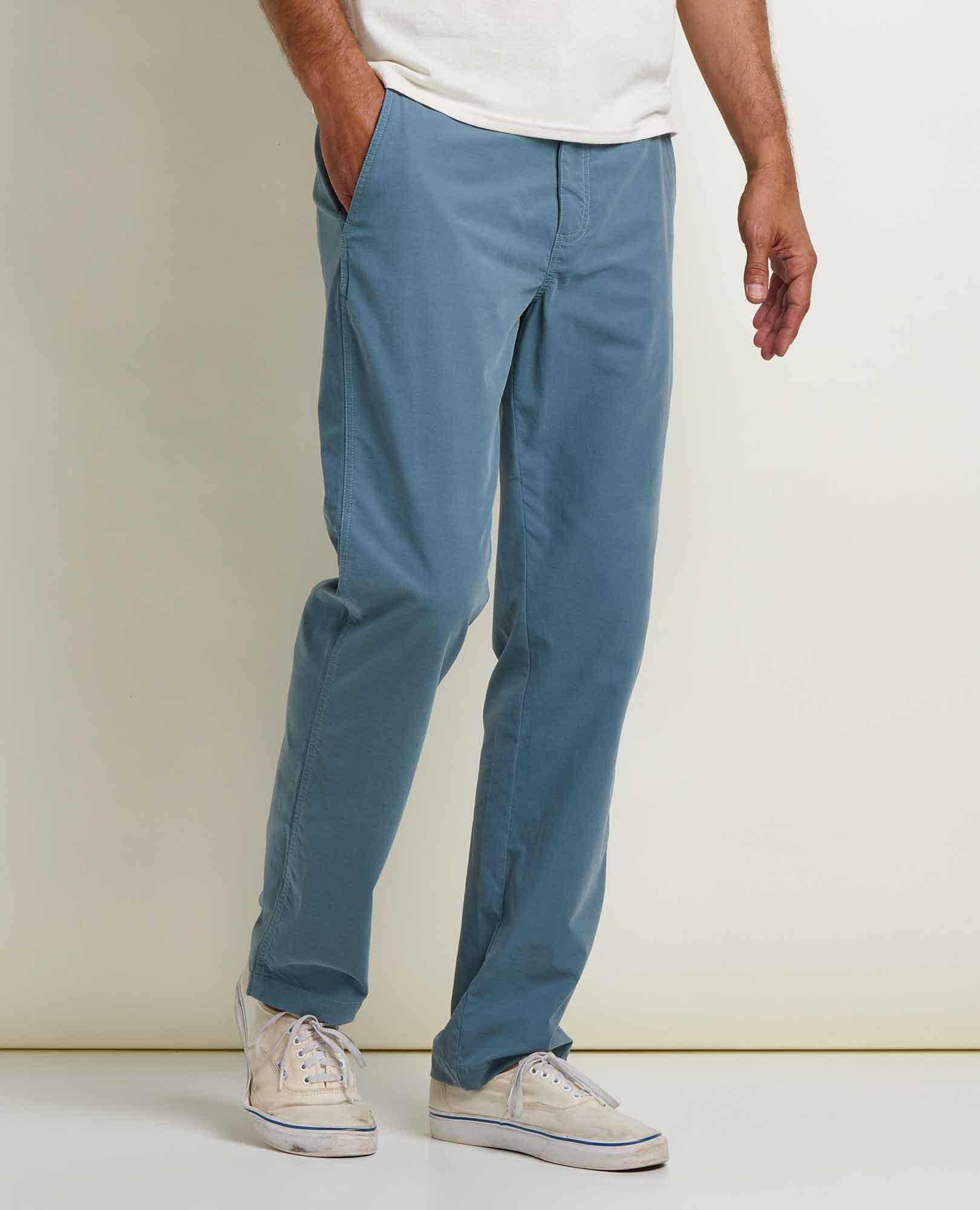 msg:Anderson is 6'2" and is wearing a size 32.