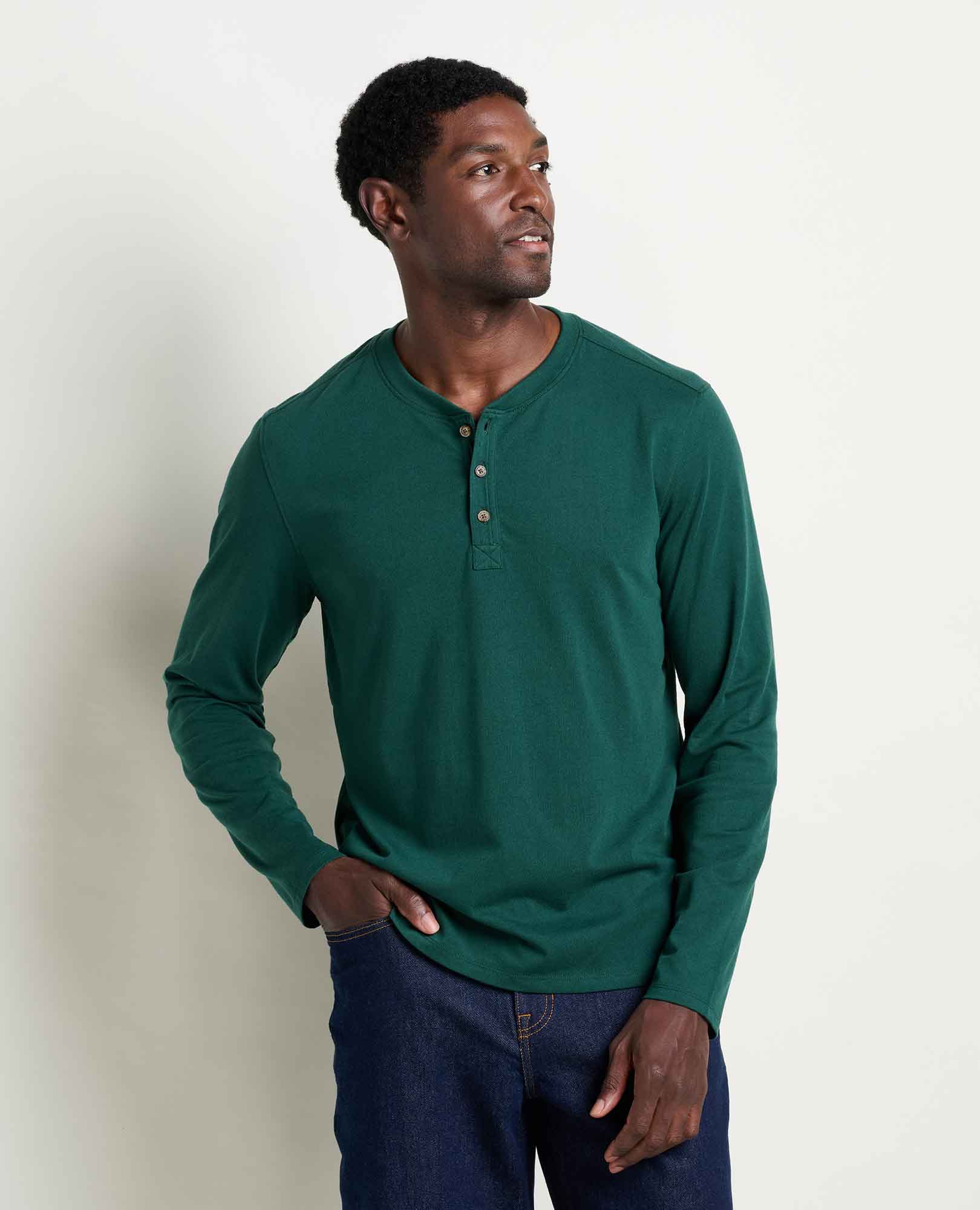 msg:Jamal is 6'2" and is wearing a size medium.
