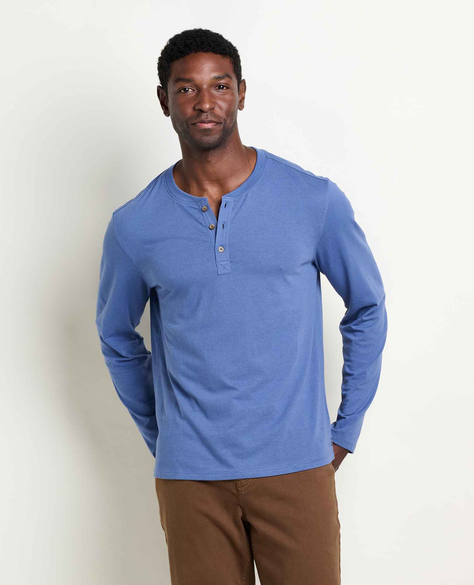 msg:Jamal is 6'2" and is wearing a size medium.