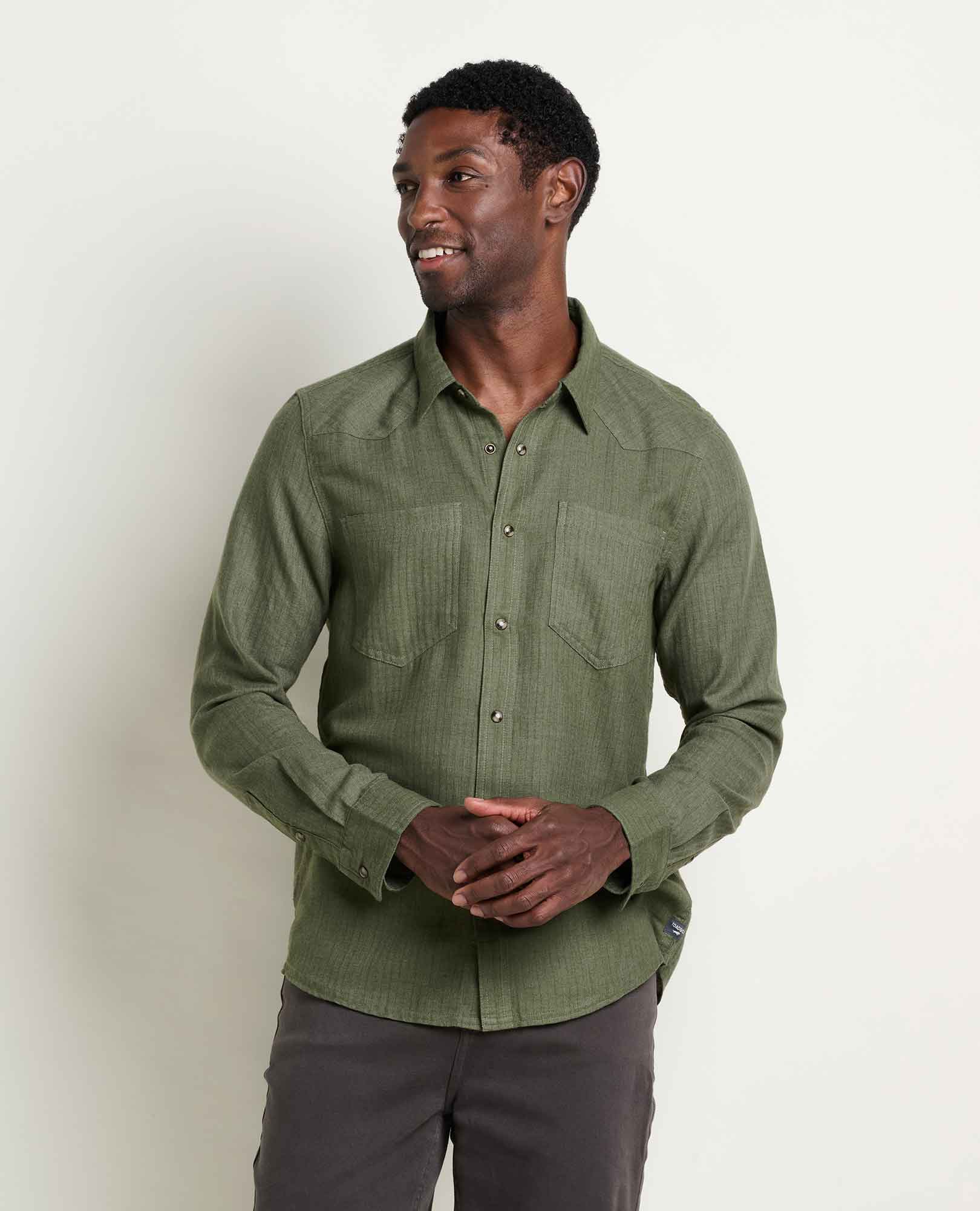 msg:Jamal is 6'2" and is wearing a size medium.