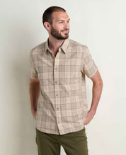 msg:Brandon is 6'1" and is wearing a size medium.