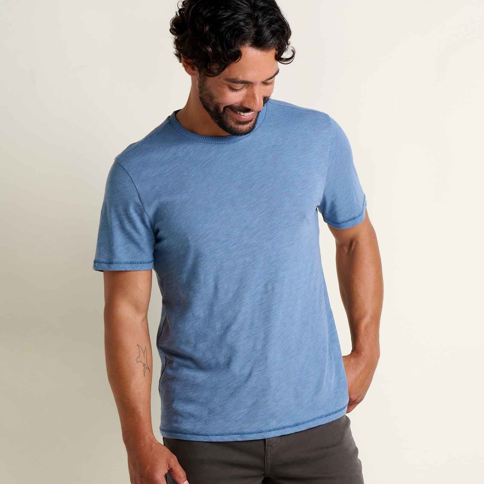 msg:Beau is 6'0" and is wearing a size medium.