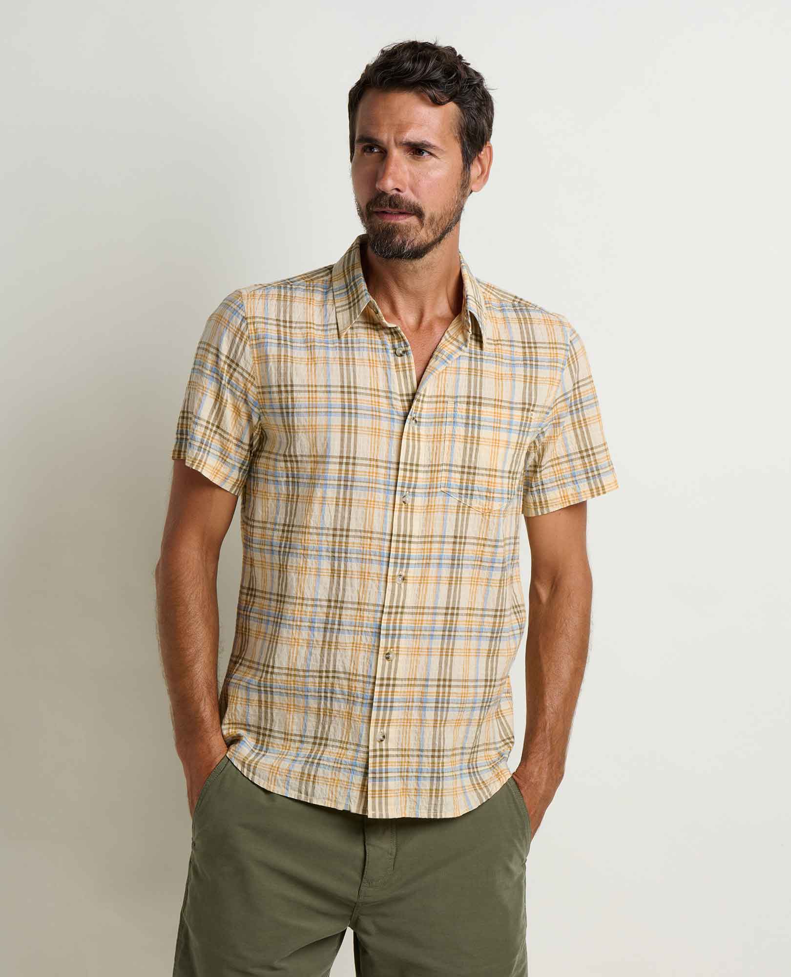 msg:Anderson is 6'2" and is wearing a size medium.