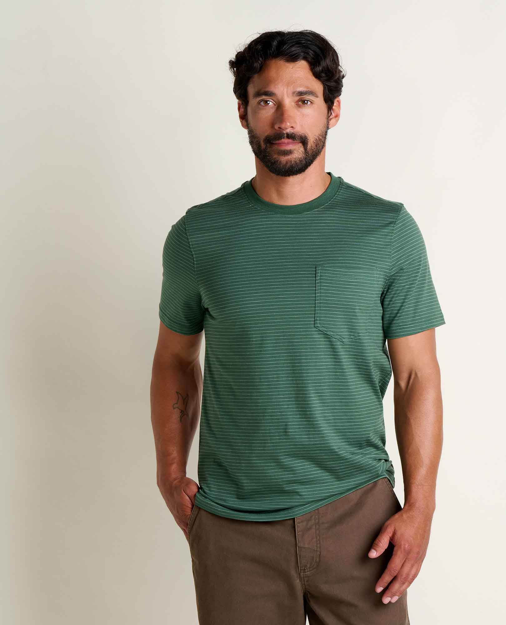 msg:Beau is 6'0" and is wearing a size medium.