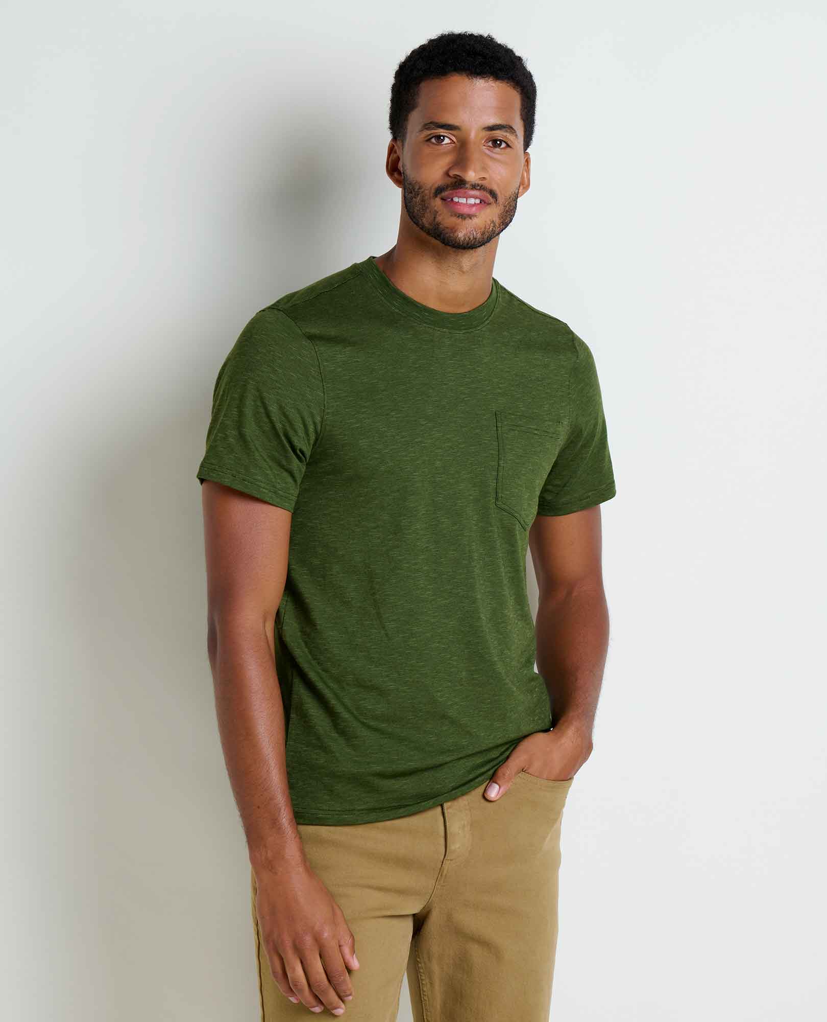 msg:Adom is 6'2" and is wearing a size medium.