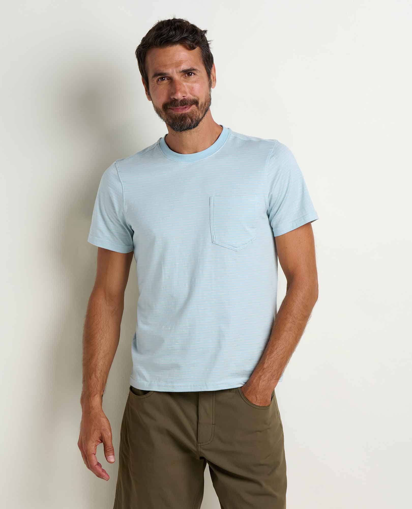 msg:Anderson is 6'2" and is wearing a size medium.