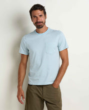 msg:Anderson is 6'2" and is wearing a size medium.