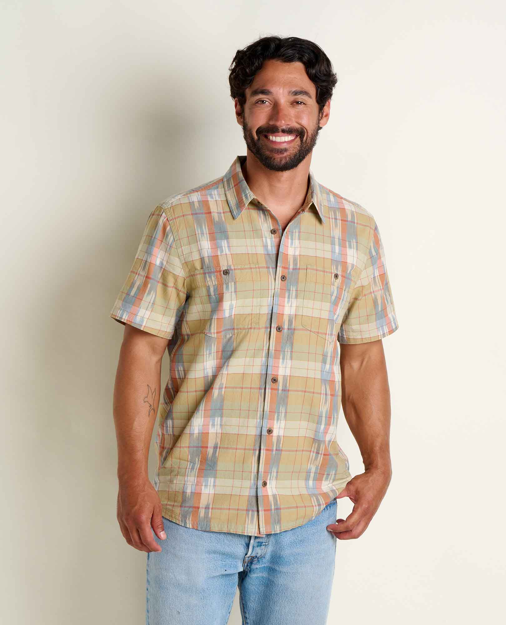 msg:Beau is 6'0" and is wearing a size medium.