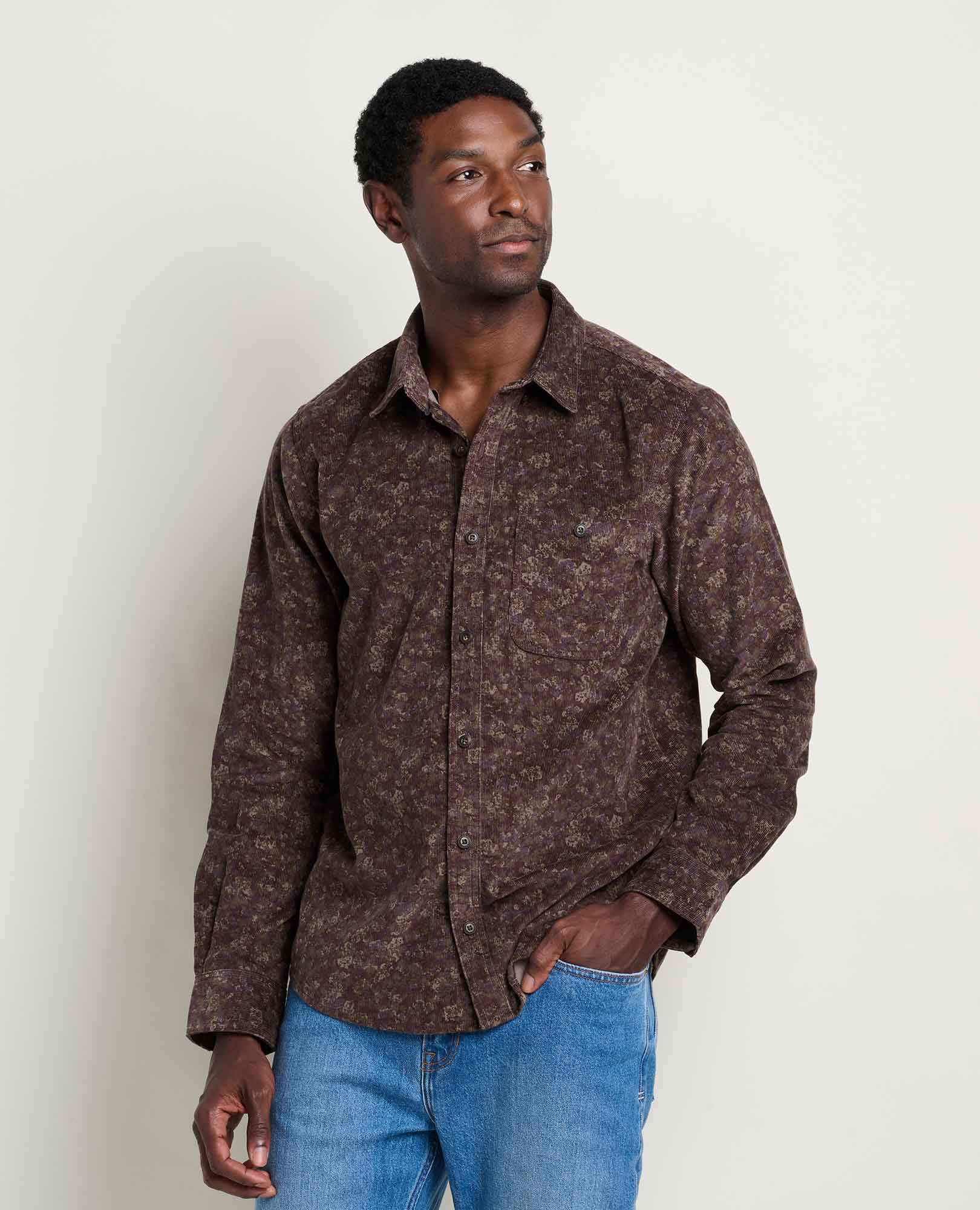 msg:Jamal is 6'2" and is wearing a size medium.