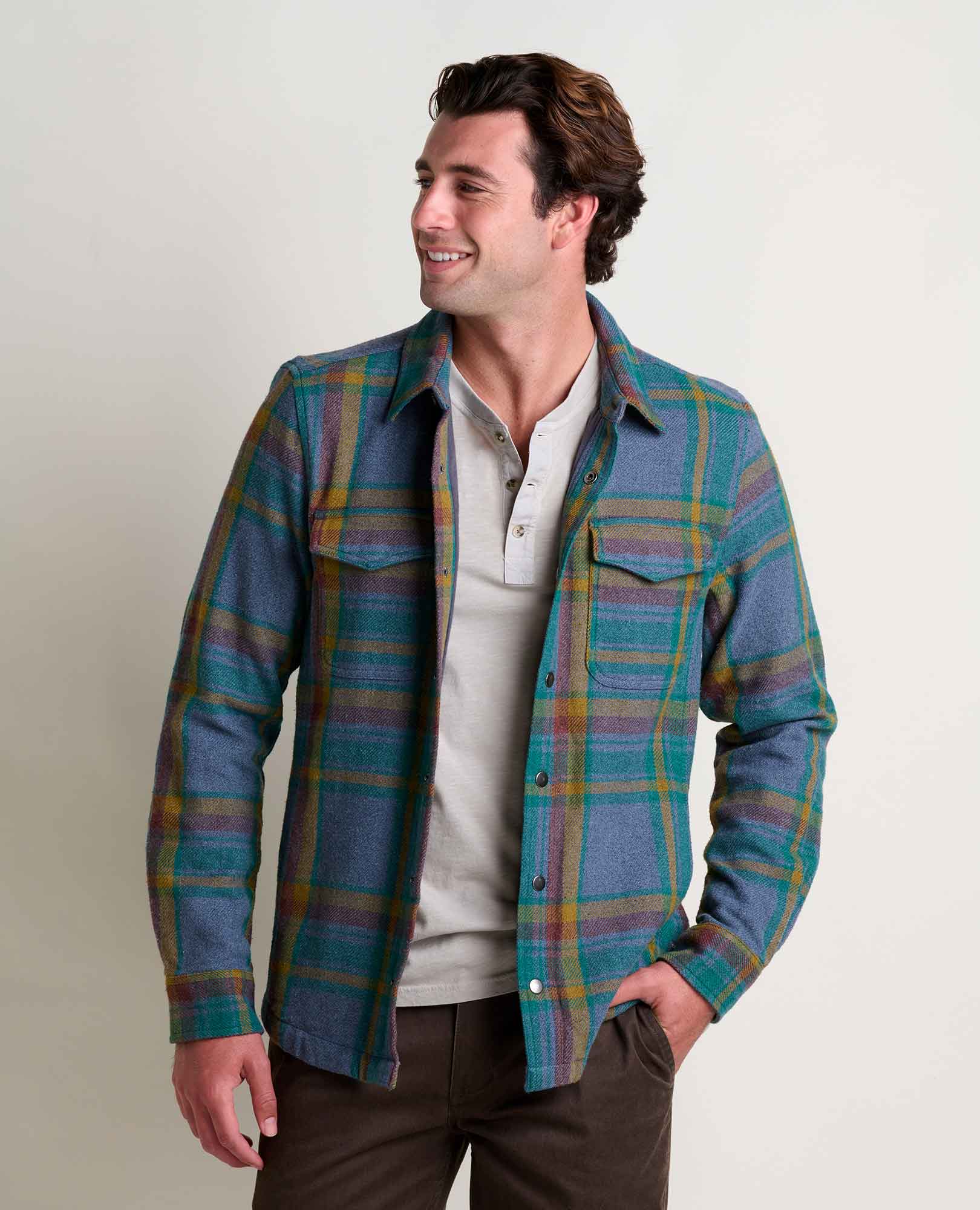 msg:Jacob is 6'1 ½" and is wearing a size medium.