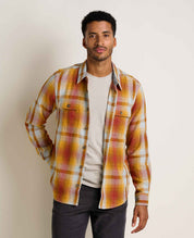 msg:Adom is 6'2" and is wearing a size medium.