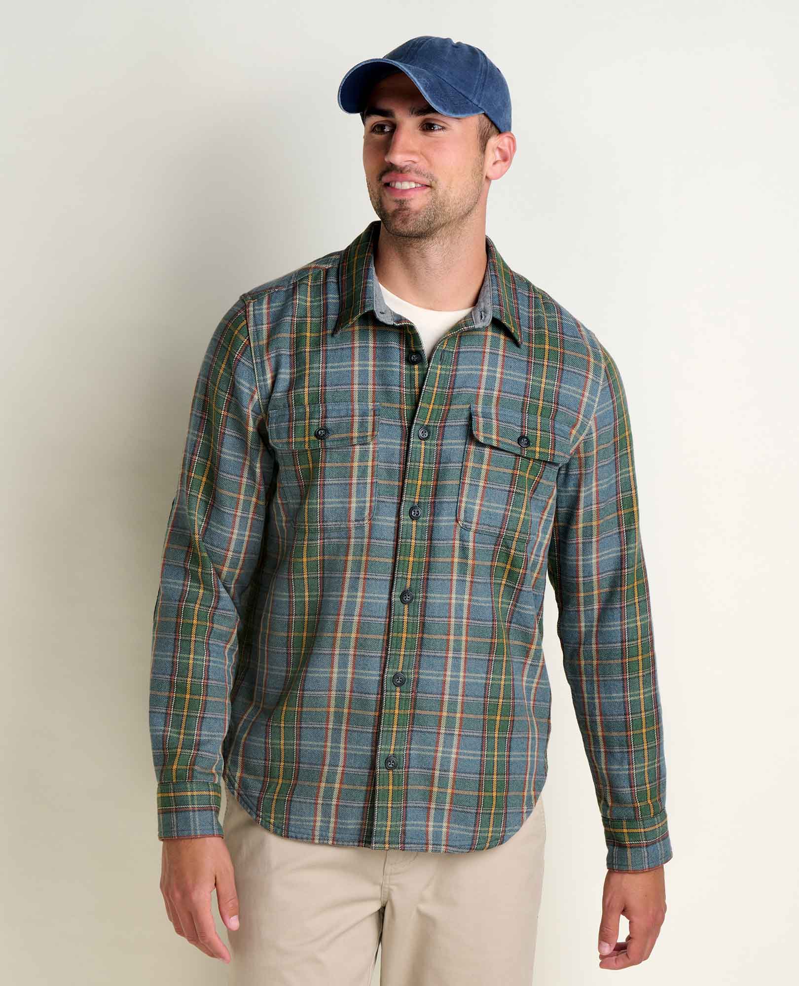 msg:Dale is 6'2" and is wearing a size medium.