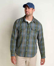 msg:Dale is 6'2" and is wearing a size medium.