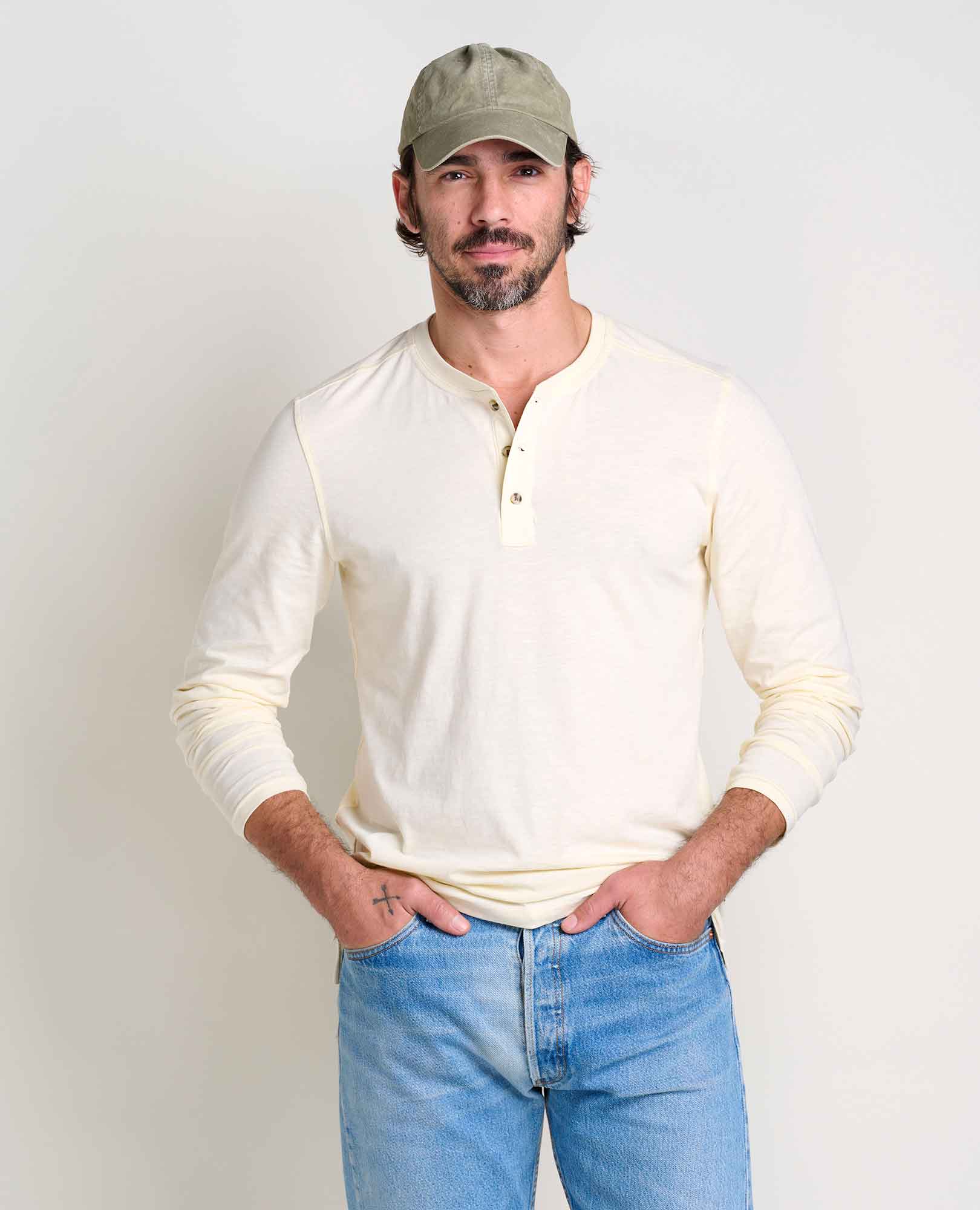msg: Tobias is 6'1" and wearing a size medium
