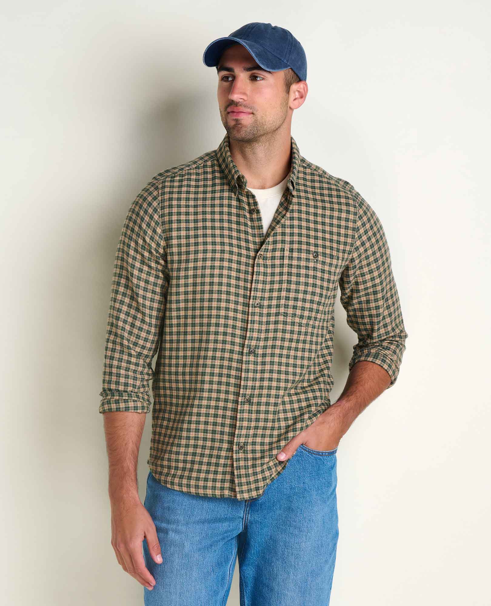 msg:Dale is 6'2" and is wearing a size medium.