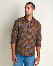 msg:Dale is 6'2" and is wearing a size medium.